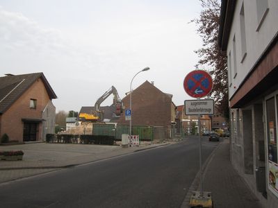 An der Bergstraße wird abgerissen.