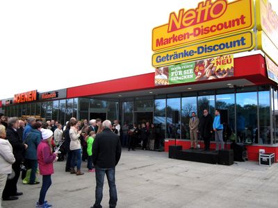 Eröffnung des neuen Netto-Marktes mit dem Mühlencafé der Bäckerei Hoenen
